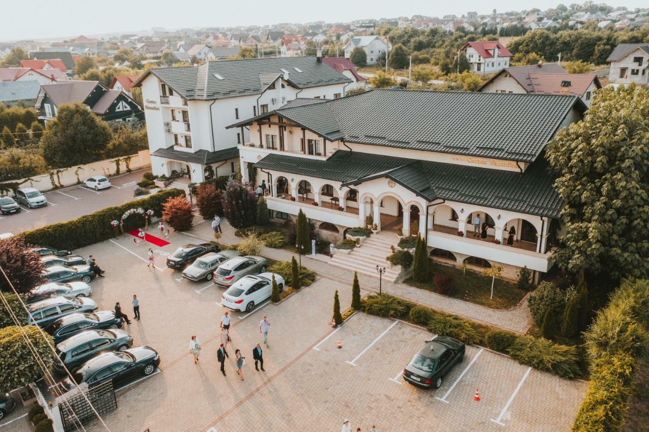 Hôtel Curtea Bizantina à Suceava Extérieur photo